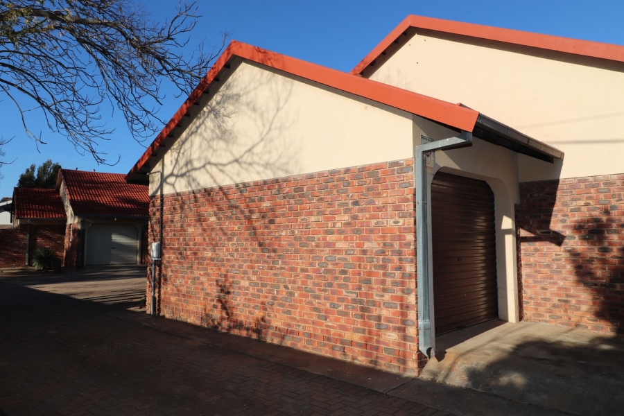 To Let 3 Bedroom Property for Rent in Meiringspark North West